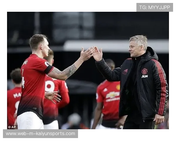 曼联迎来久违的信心：从低谷到高峰的蜕变之路