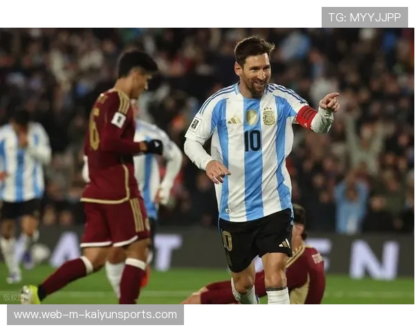 梅西与三位传奇合照震撼全网一瞬间刷新足球历史记忆