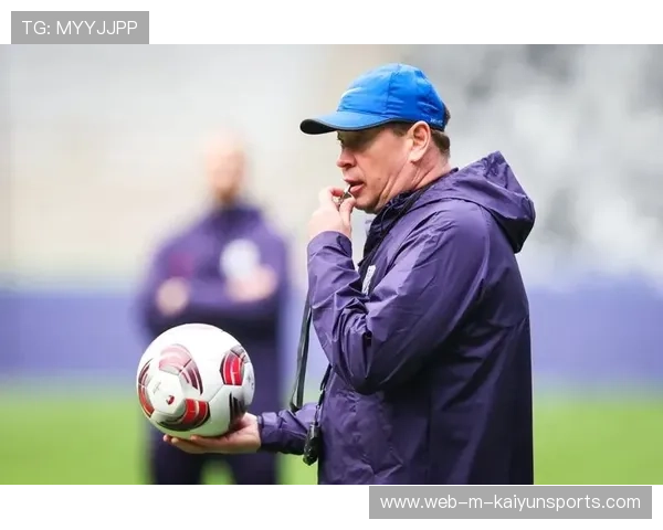 海港三连冠时期：王朝背后的关键人物与转折