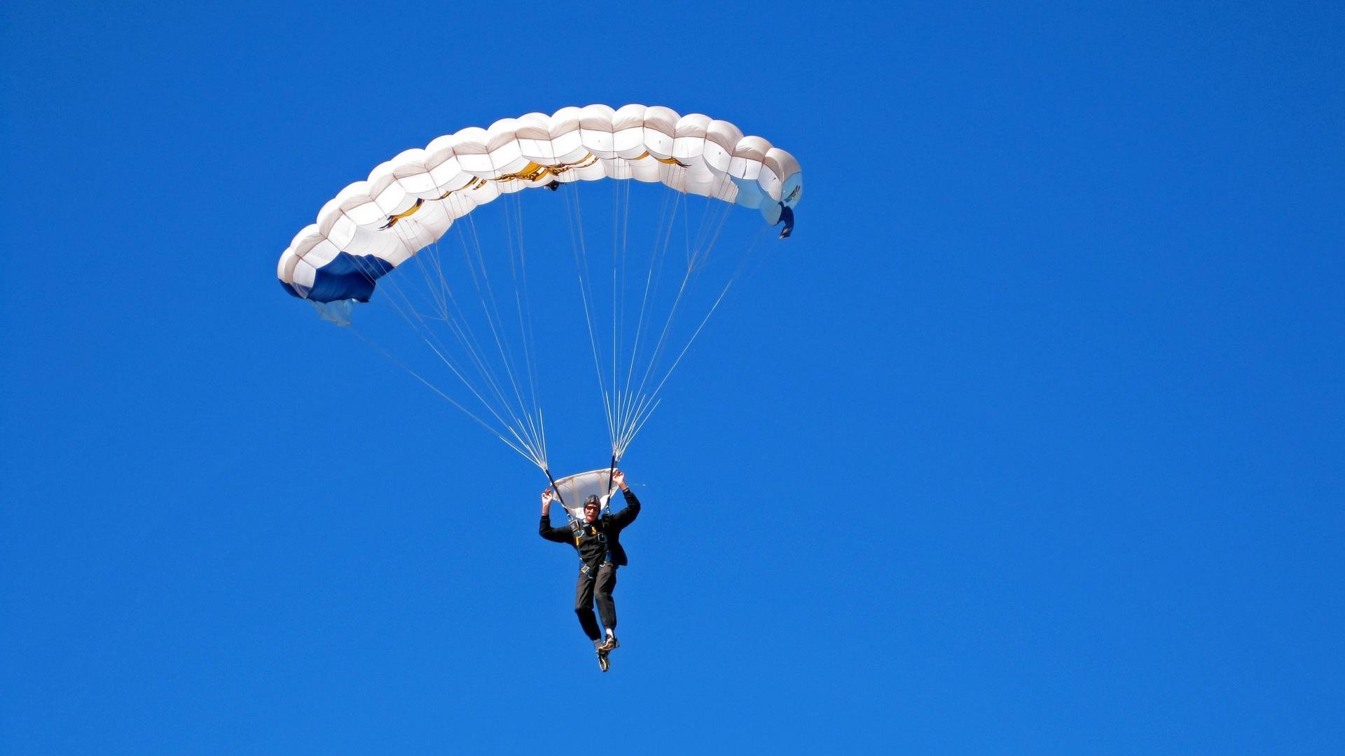 维斯塔潘非常不满意:冲刺排位赛中红牛赛车几乎无法驾驶,红牛赛车设计师纽维